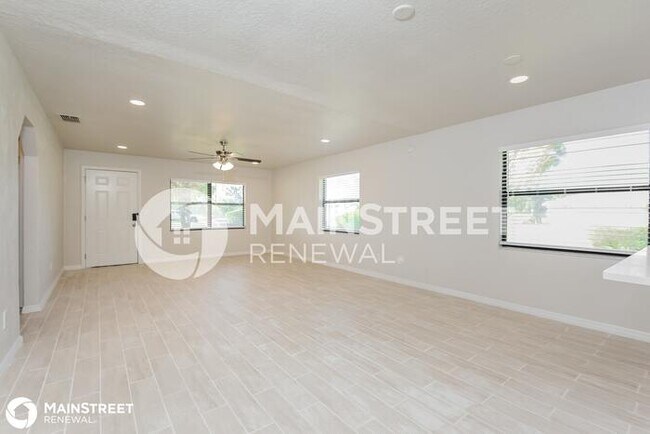 Building Photo - 1303 Travelers Palm Dr