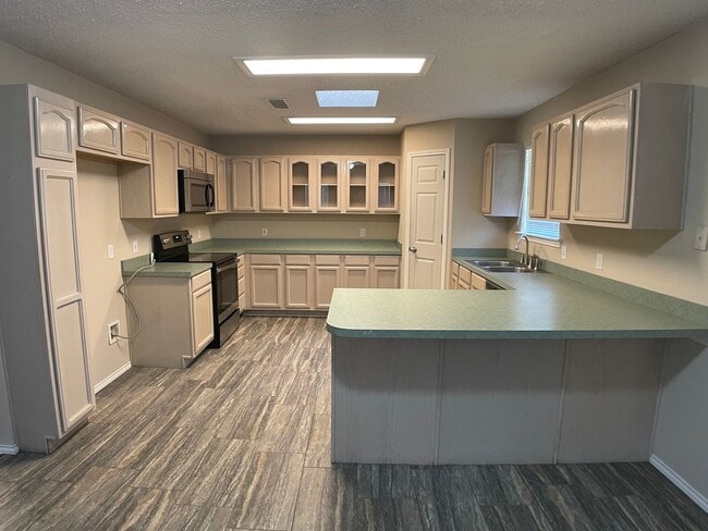 Building Photo - COMING SOON!!!!  Beautiful Home in East Park