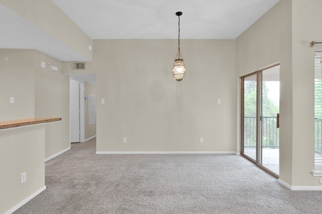 Building Photo - 8051 Bay Branch Dr