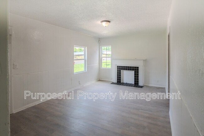 Foto del edificio - 2300 Miramar Blvd