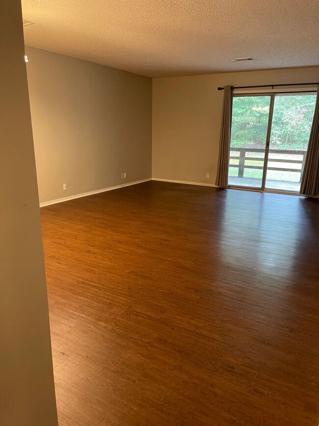 Building Photo - Charming townhome nestled in the heart of Hot Springs Village