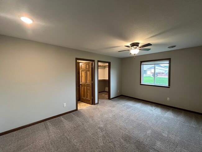 Building Photo - 704 E Wisconsin St