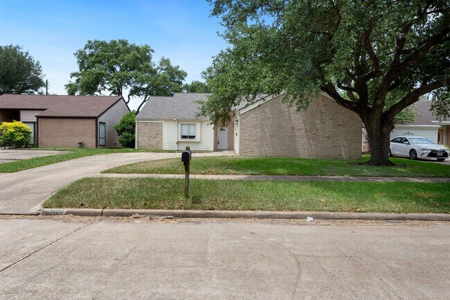 Building Photo - 930 Mesa Terrace Dr
