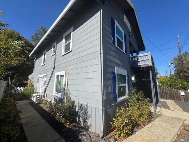 Foto del edificio - 3 bedroom | 1 bathroom | Oak Park Duplex