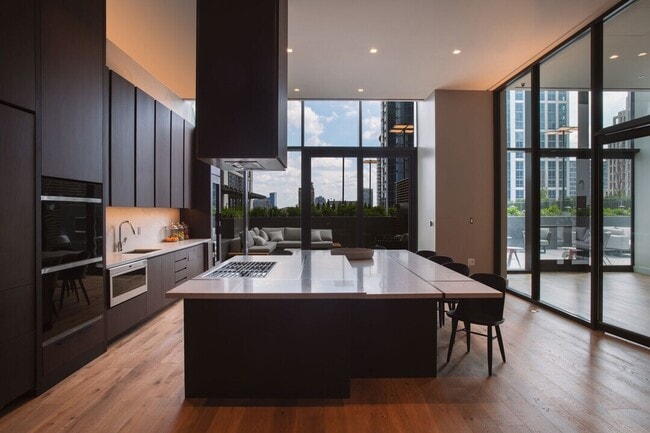 Foto del edificio - 1210 S Indiana Ave