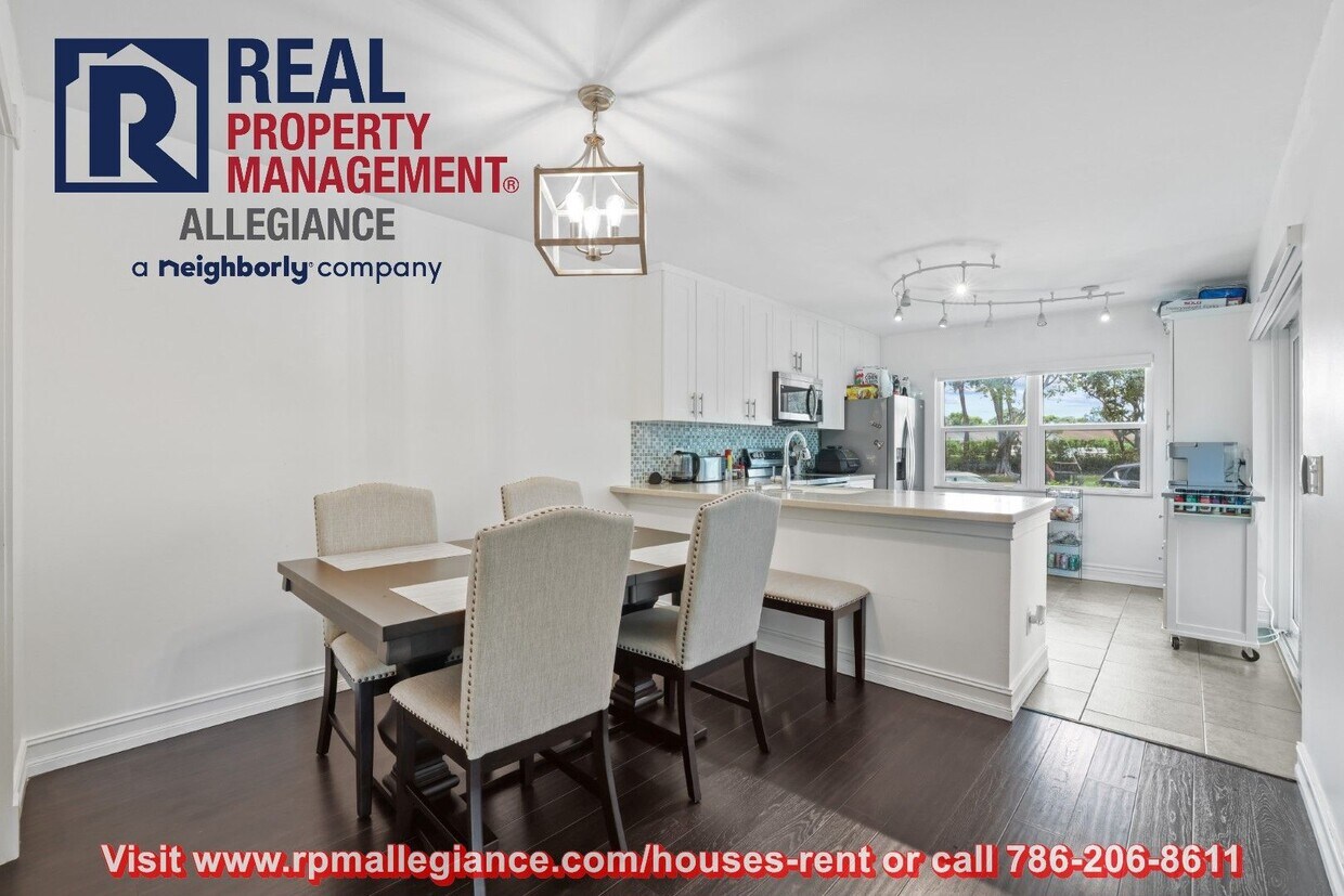 Foto principal - Stylish 2-Bedroom Townhome in Gated Boynto...