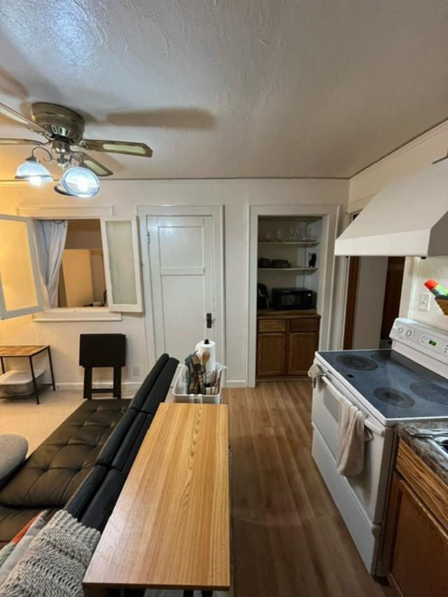 Foto del edificio - 3472 N Downer Ave