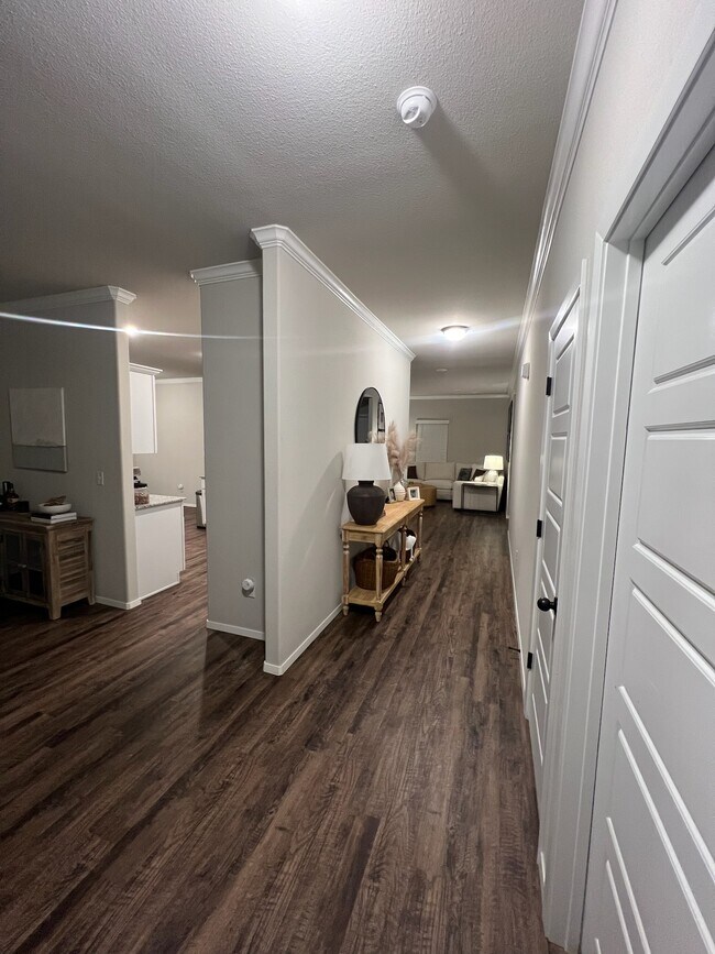 Foto del edificio - 2321 Pinewood Ave