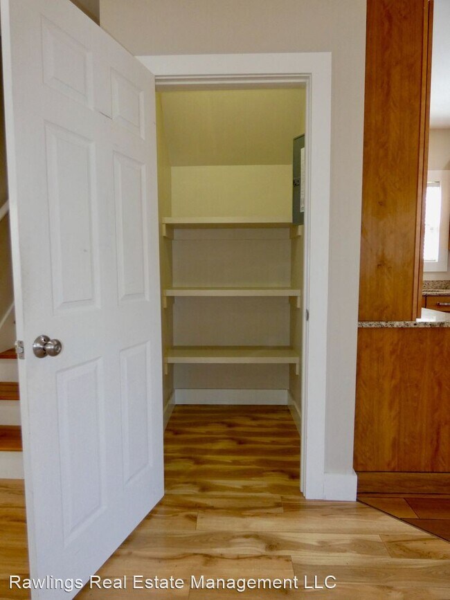 Building Photo - 2 br, 2.5 bath House - 8 Thurland Avenue