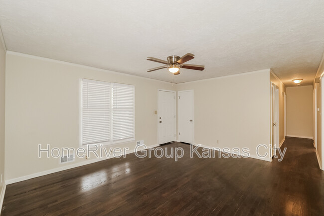 Building Photo - 4224 E 42nd Ct
