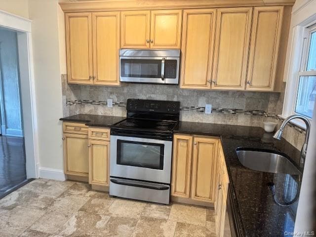 Foto del edificio - 450 Nicolls Rd