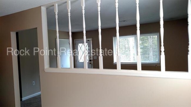 Building Photo - Renovated Duplex in Apison!  Close to VW!