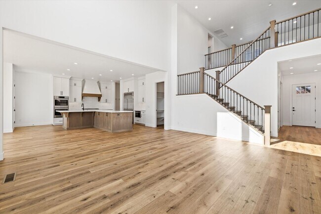 Foto del edificio - Luxury 5-Bed + Bonus + RV Garage Home for ...