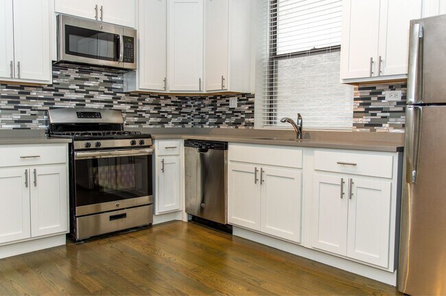 Foto del edificio - 3521 N Wilton Ave