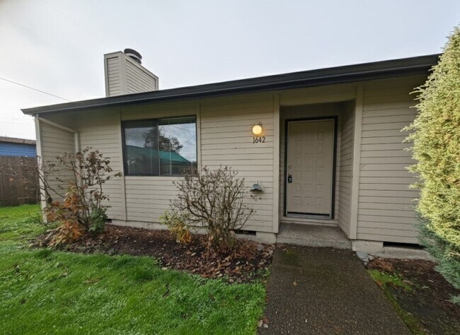 Foto del edificio - Comfortable 2 Bedroom Duplex with Garage ~...