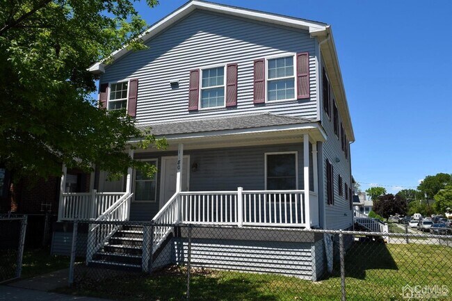 Building Photo - 1180 Roosevelt Ave