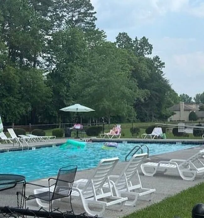 Building Photo - 1694 Red Oak Dr