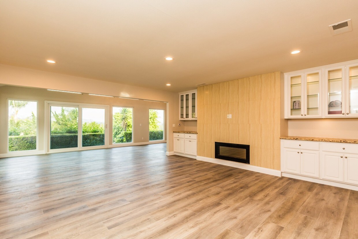Foto principal - 834 Cloverview Dr