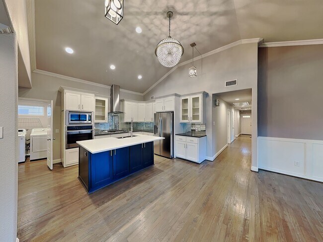 Foto del edificio - Come and see this gorgeous and completely remodeled home in highly desirable Frisco Heights area ...