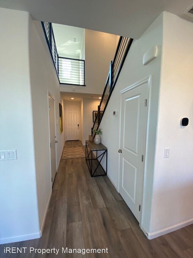 Foto del edificio - 4 br, 3 bath House - 1379 Larkspur Dr.