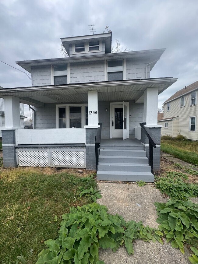 Building Photo - Charming 3-Bedroom Property in Prime Location  (SECTION 8 VOUCHERS ACCEPTED)