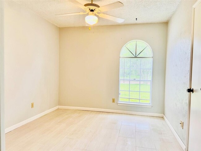 Building Photo - 830 Richvale Ln
