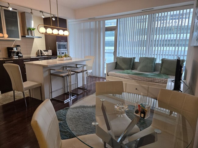 Building Photo - 14 York St