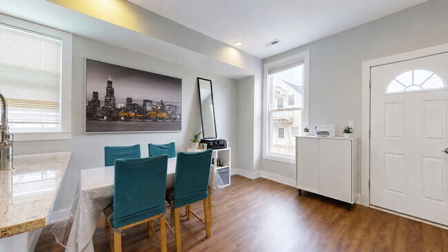Foto del edificio - 1305 W Barry Ave