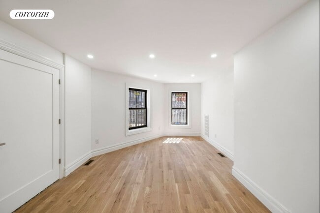 Foto del edificio - 219 Covert St.