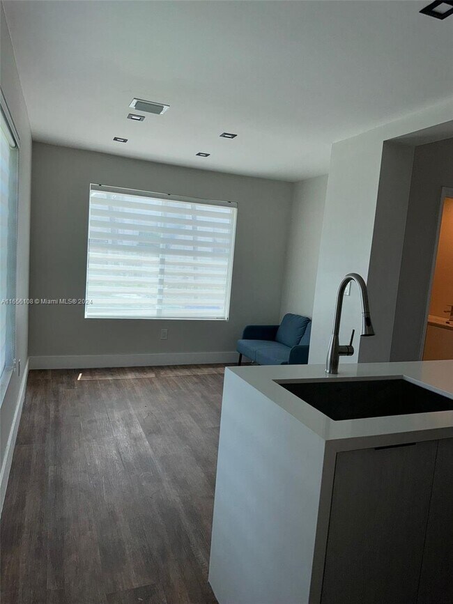 Foto del edificio - 1920 NW 24th Ct