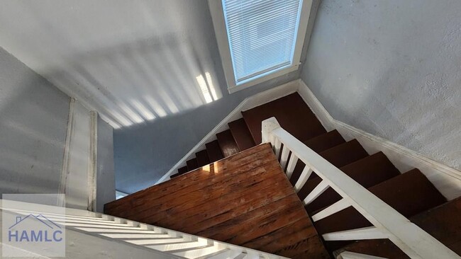 Foto del edificio - 826 E Duffy St