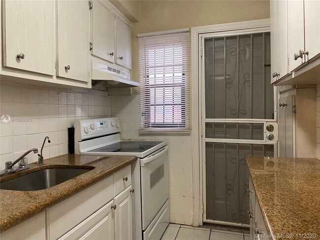 Building Photo - 3501 SW 11th St