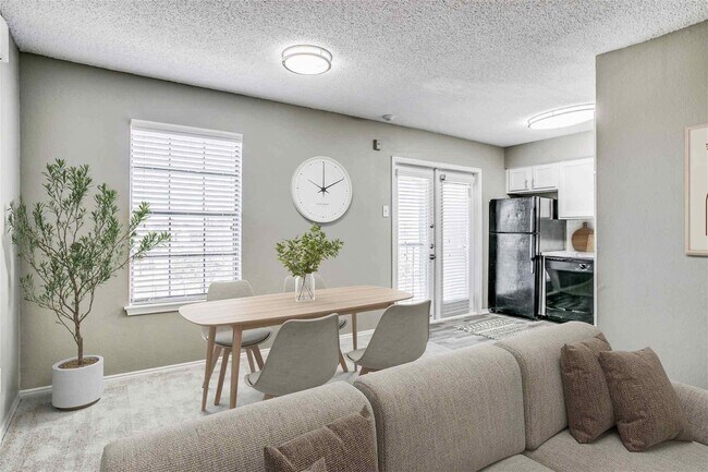 Building Photo - 2105 Cottonwood Club Dr