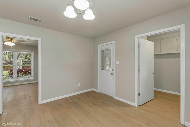 Building Photo - 1045 Ridgewood Dr
