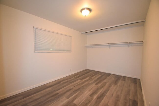 Building Photo - 488 S Sunset Ave