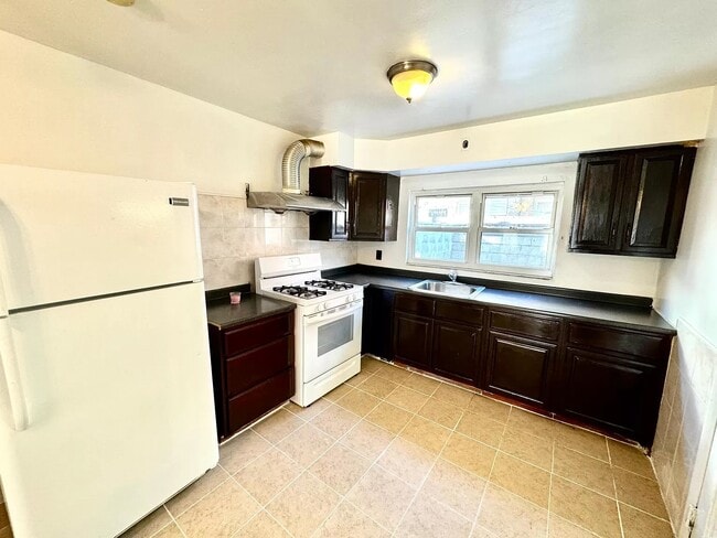Building Photo - 2637 S 8th St