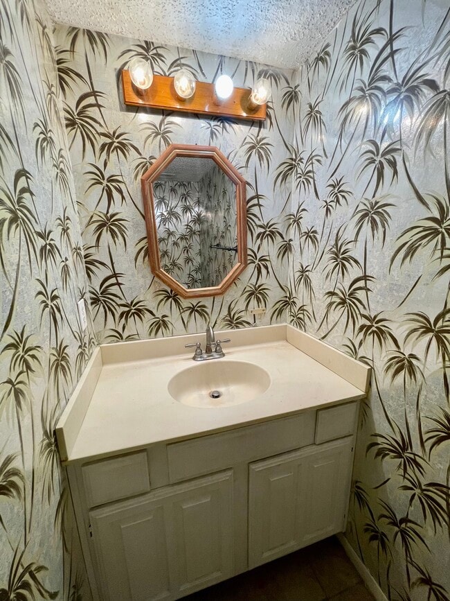 Downstairs half bath - 11685 Alief Clodine Rd