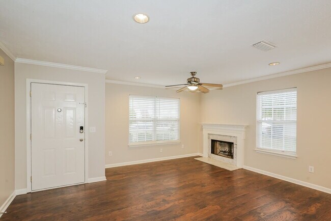 Building Photo - 897 Lavergne Ln
