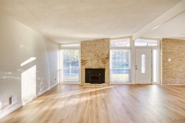 Foto del edificio - 825 Derhake Rd