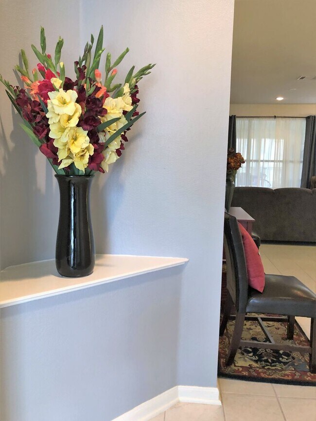 Foto del edificio - 292 Whispering Wind Drive-Unfurnished Sun ...