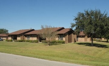 Building Photo - 1753 E Henderson Rd