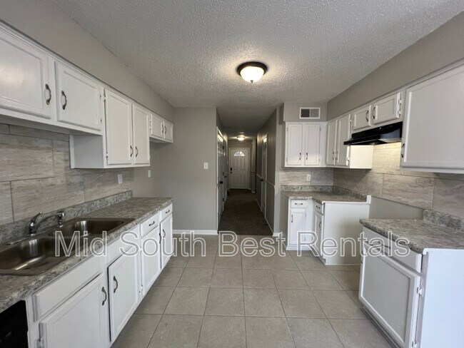 Foto del edificio - 3156 Tulip Poplar Dr