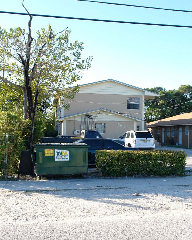 Building Photo - 866 NW 70th St