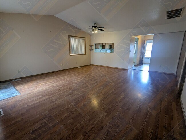 Foto del edificio - Coming Soon! Call our office for more information today!