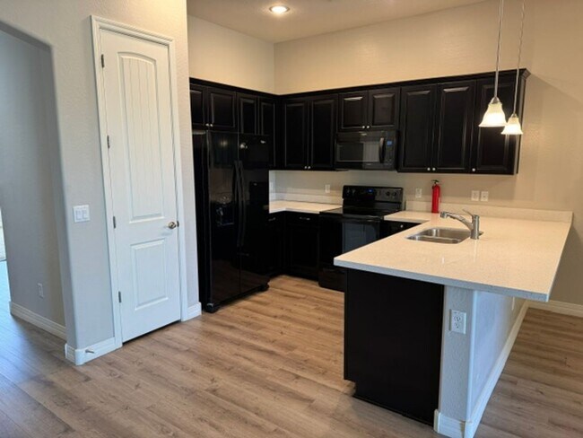 Building Photo - 5632 N Teaberry Ln