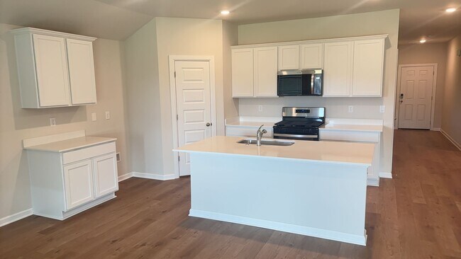 Building Photo - Brand New 4 Bedroom 2 Bath Home in Yukon S...