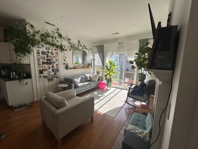 Building Photo - Beautiful 2-Bedroom, 2-Bath One-Level Town...