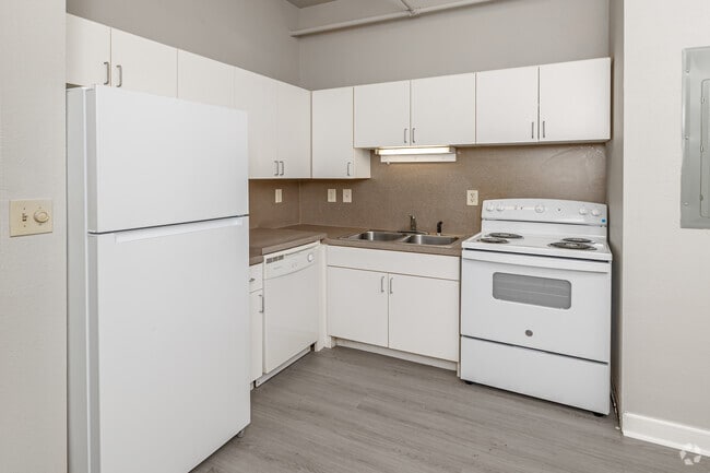 1BR, 1BA - 498SF - Kitchen - Eastside Lofts Apartments Phase II