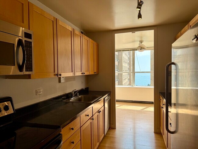 Foto del edificio - 655 W Irving Park Rd