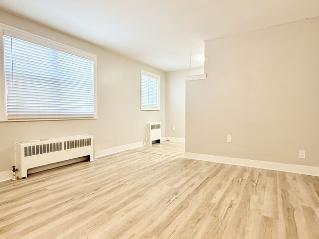 Building Photo - 308 Askin Ave